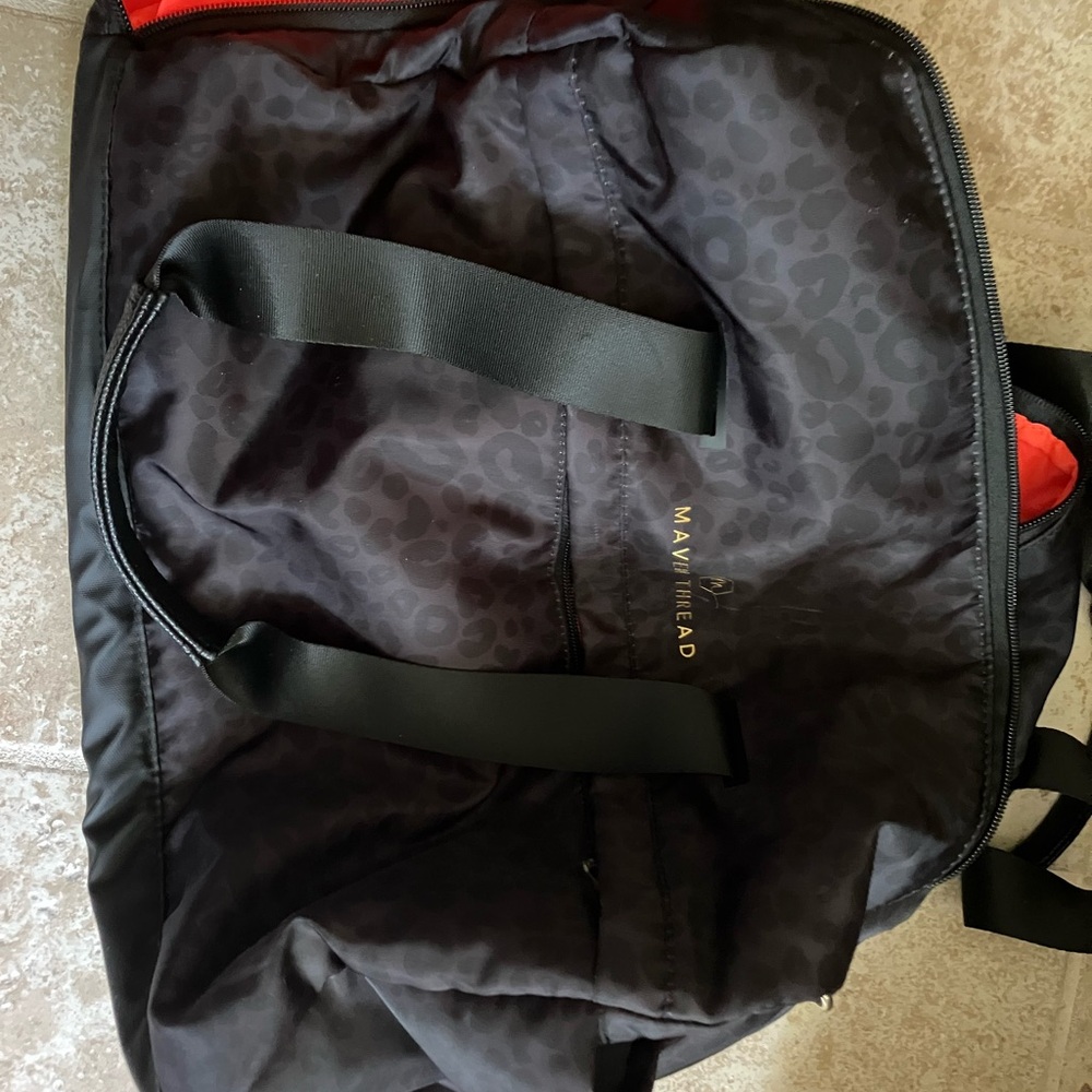 Maven Thread on the go duffle bag
